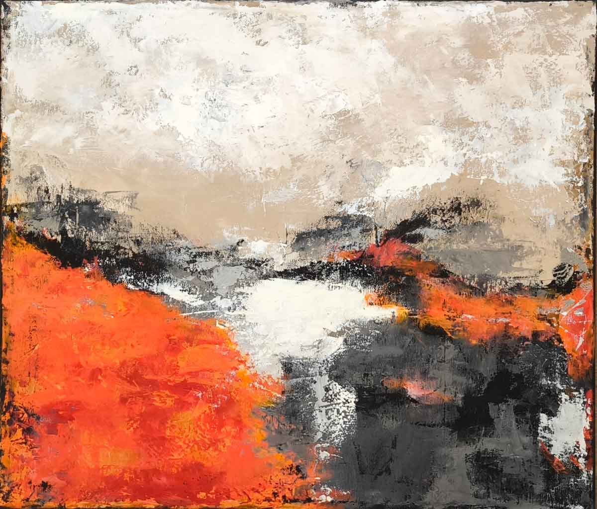 Renza Antico, dipinto astratto: massa rosso-arancio, neri e bianchi materici sotto un cielo beige